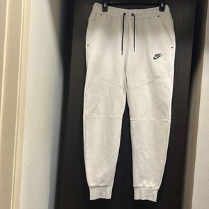 Men’s Nike sportswear tech flees